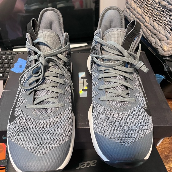 Lebron Witness IV TB Men's Size 9 - Picture 2 of 7